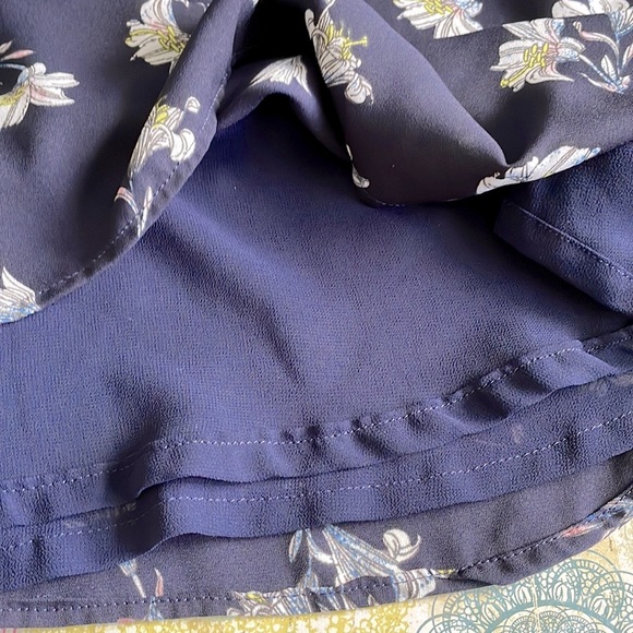 Belle Vere Sleeveless Floral Tank - Picture 6 of 6